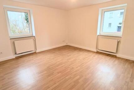 **Was will man mehr? Erdgeschoss, eigener Garten und neues Tageslichtbad* zimmer