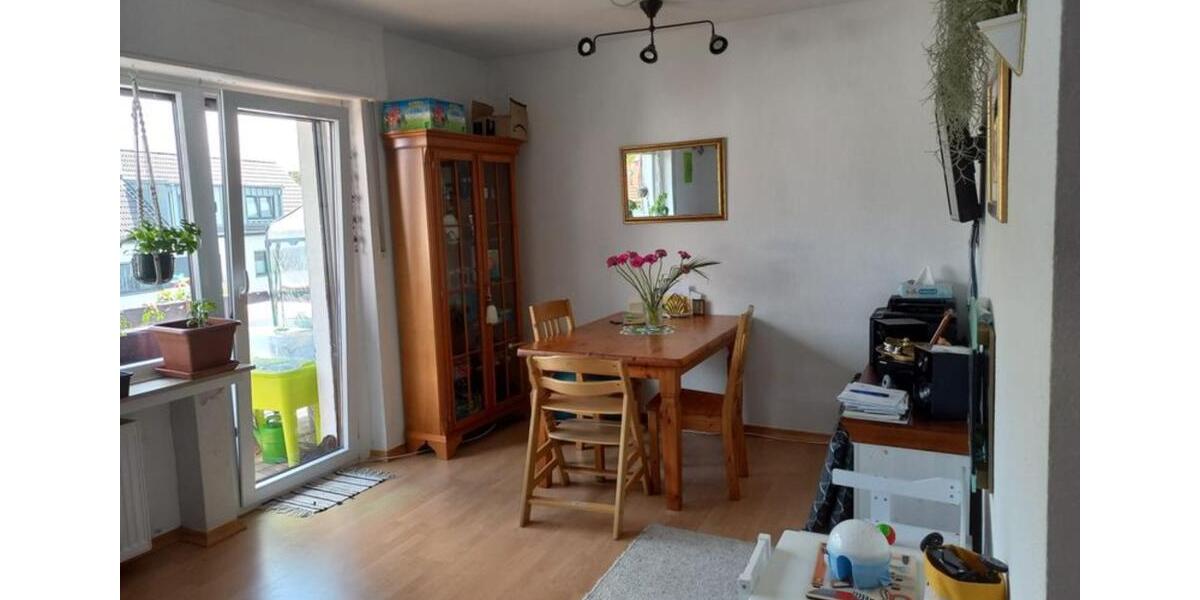 Mehrfamilienhaus mit 4 Garagen in guter Lage zimmer