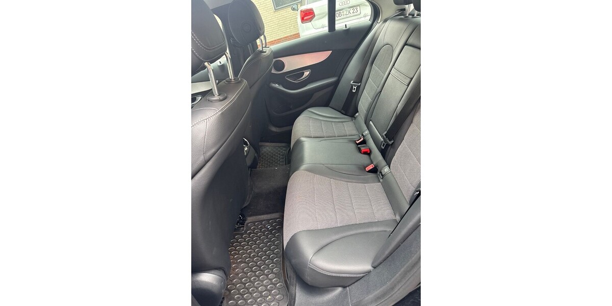 Mercedes-Benz C 180 74.000 km 25.900 &euro; Oberhausen 46045