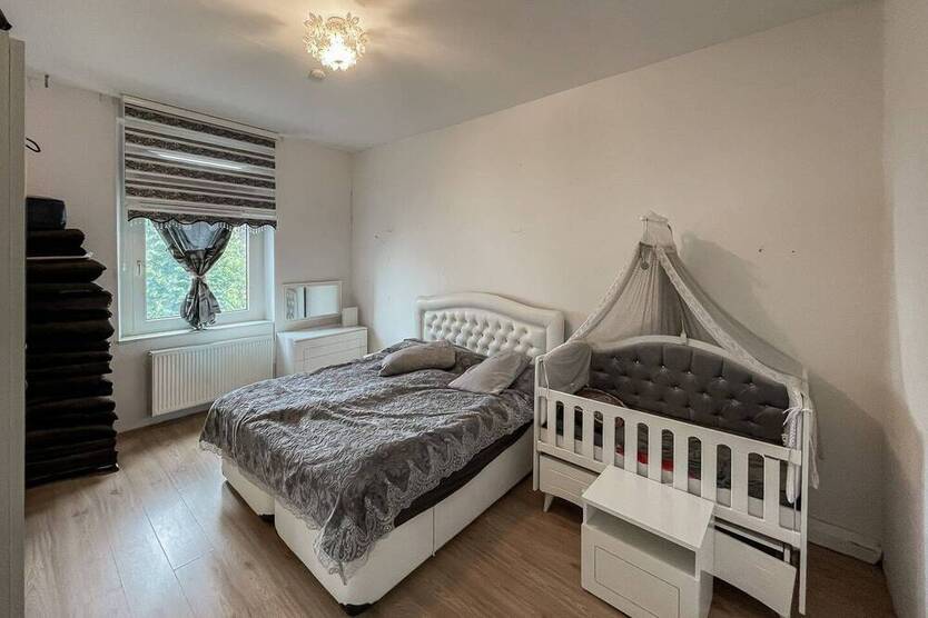 4 Familienhaus - modernisiert - voll vermietet