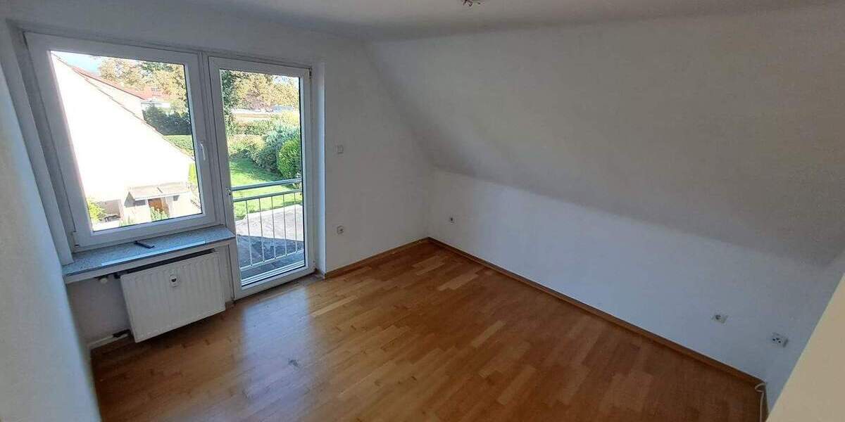 Zweifamilienhaus in ruhiger Lage und großzügigem Grundstück 7 zimmer