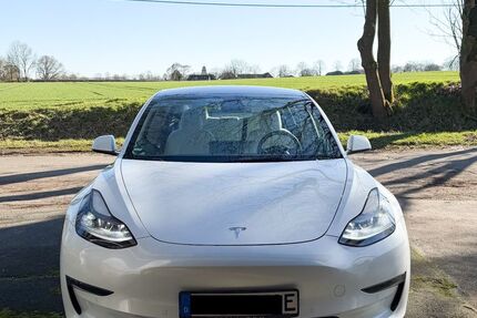 Tesla Model 3 37.500 km 26.999 &euro; Gelsenkirchen 45892