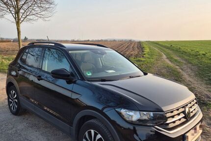 VW T-Cross 93.879 km 14.785 &euro; Recklinghausen 45659