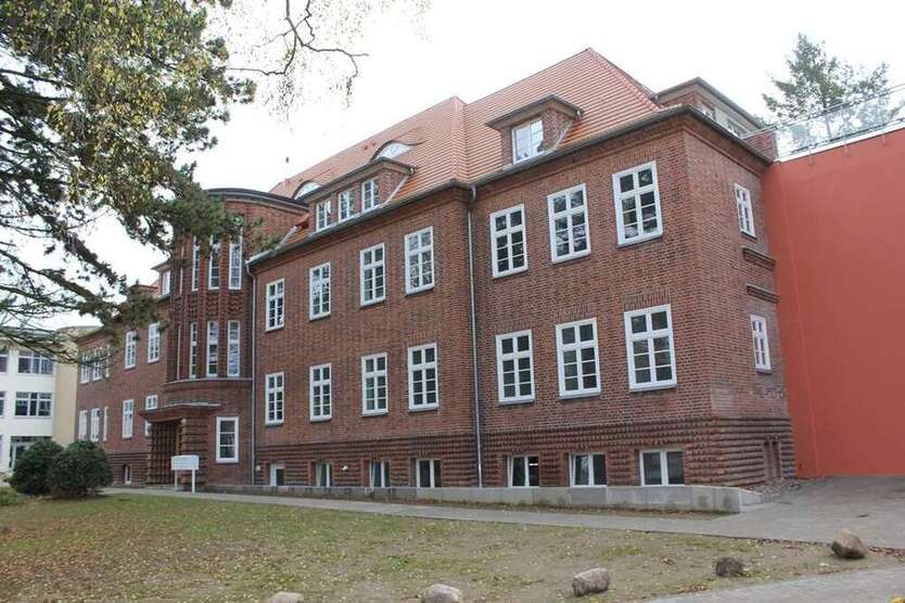 Wohnung zum Kaufen in Schwerin 449.000 € 147.82 m²