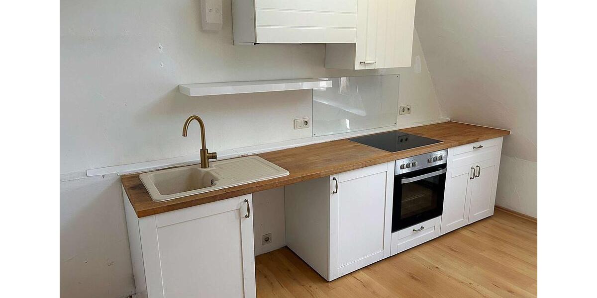 Galeriewohnung mit 98 m² Wfl. und Küchenzeile im Dachgeschoss 3 zimmer