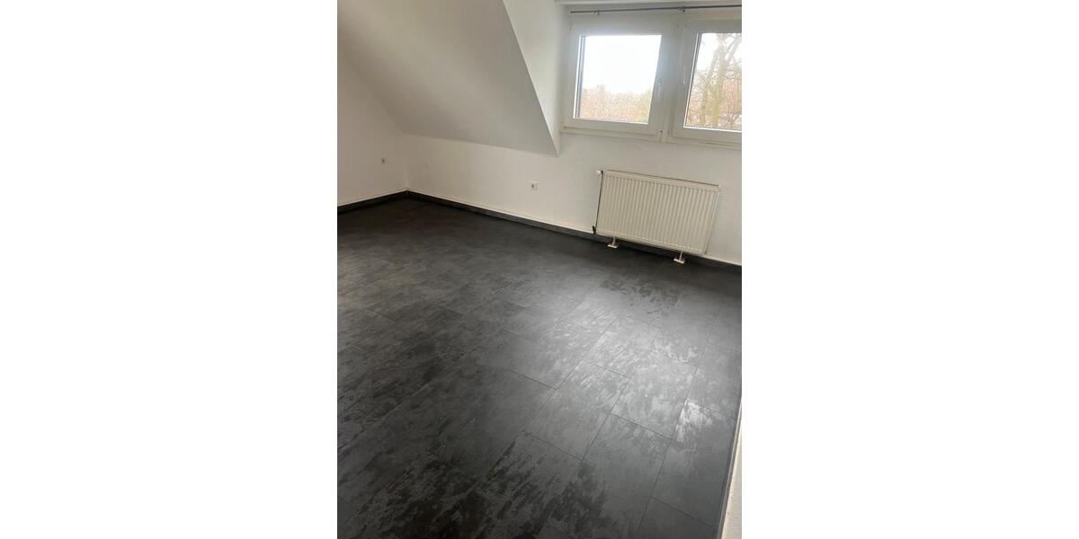 Dachgeschoßwohnung Oberhausen Biefang - 3.5 Zimmer, 78 m&sup2;, 750&euro; | Angebot:24480098