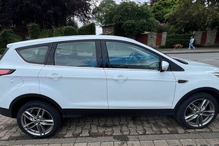 Ford Kuga 62.000 km 14.200 &euro; Bottrop 46244