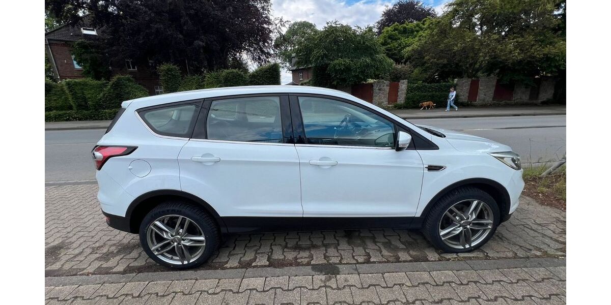 Ford Kuga 62.000 km 14.200 &euro; Bottrop 46244