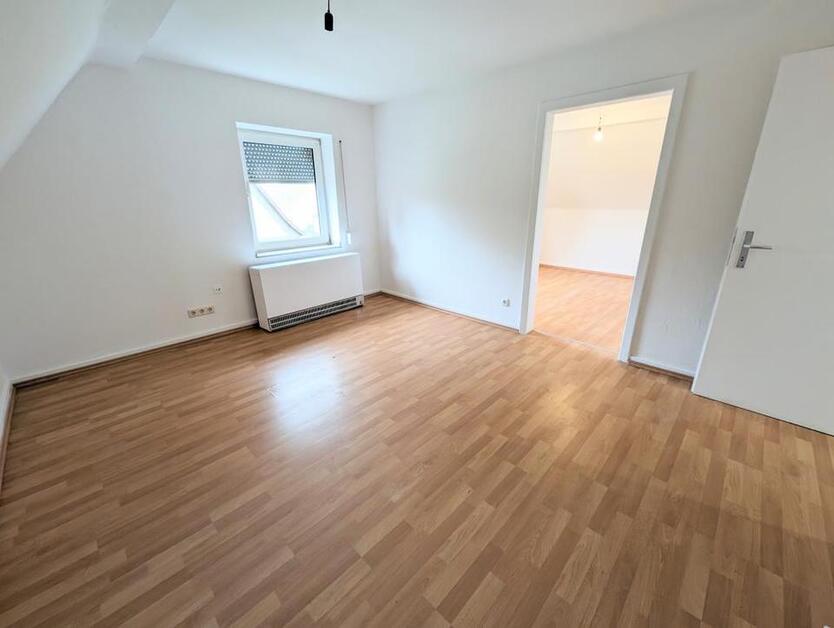 **Gemütliche 3-Zimmer-Wohnung mit modernem Tageslichtbad und Garten gewünscht? Dann zugreifen!**