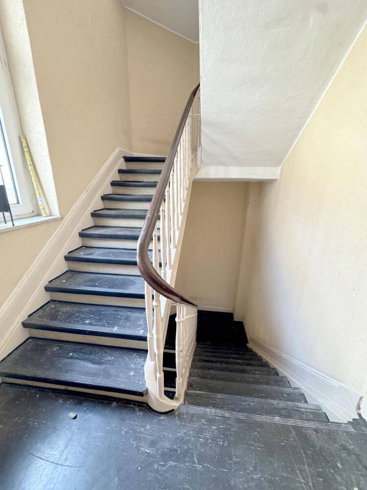 Wohnen und Vermieten! Balkone und Garagen! Liebevoll gepflegt und teilmodernisiert.