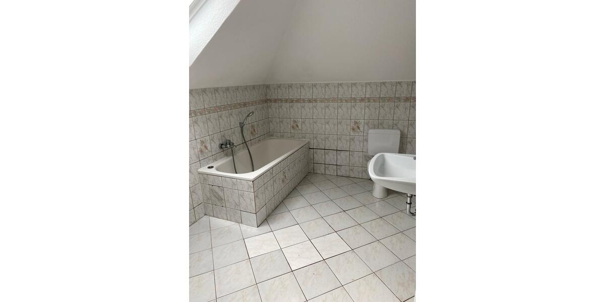 Dachgeschoßwohnung Essen Stadtbezirk II - 2 Zimmer, 70 m&sup2;, 780&euro; | Angebot:25792079