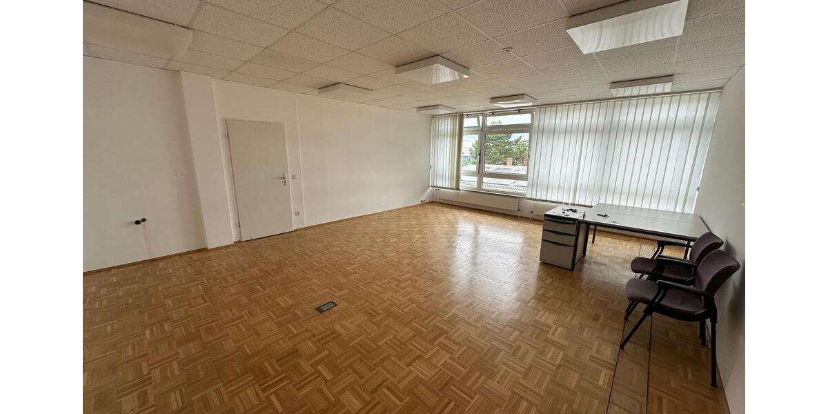 Stilvolle Bürofläche mit großzügiger Raumaufteilung zimmer