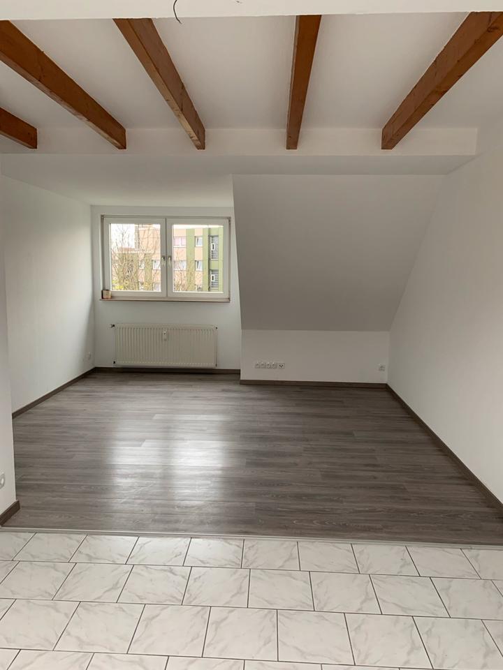 Helle, gepflegte 2,5-Zimmer Wohnung in zentraler Lage