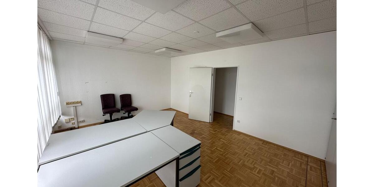 Stilvolle Bürofläche mit großzügiger Raumaufteilung zimmer