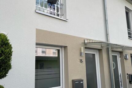 Reihenmittelhaus in zentraler, ruhiger Lage mit sonnigen Garten