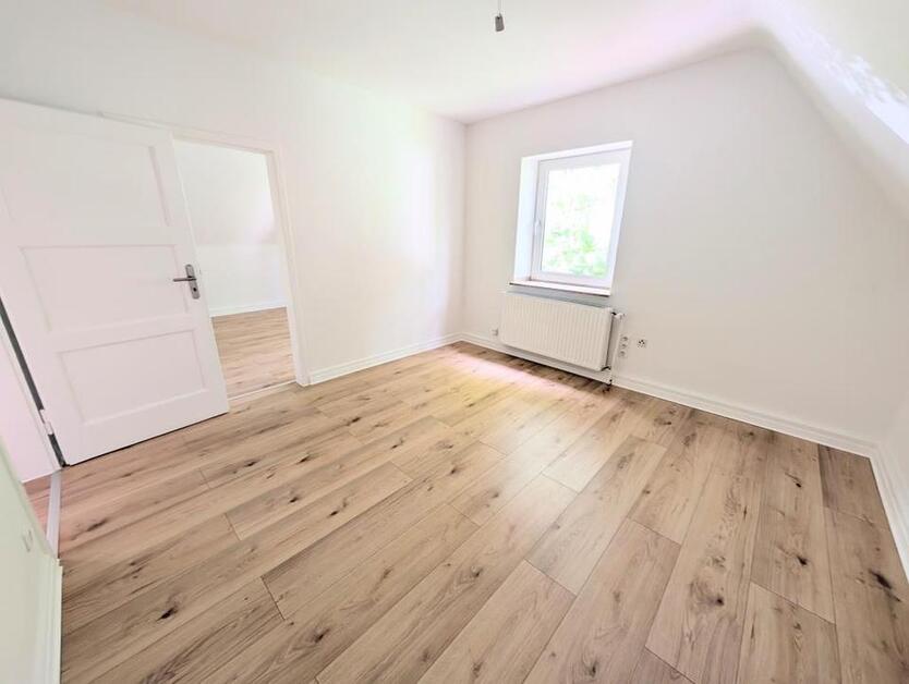**Einziehen und wohlfühlen! +frisch gestrichen +neuer Laminat +neues Tageslichtbad**