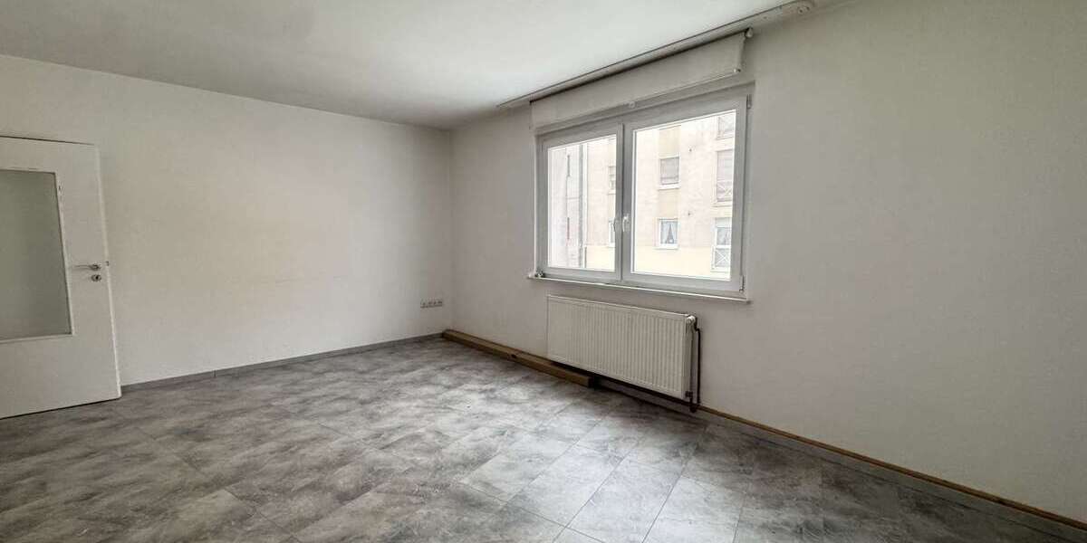 Helle 3,5-Zimmer-Wohnung mit Garage, Kellerraum und Dachboden-Stauraum - Erdgeschoßwohnung Essen Stadtbezirk III | Angebot:26691538