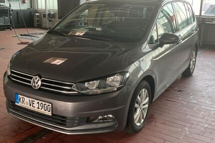 VW Touran 124.988 km 7.999 &euro; Essen 45326