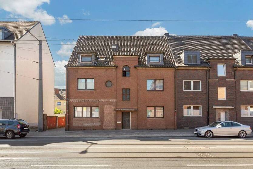 Attraktives Mehrfamilienhaus im Herzen von Oberhausen Dümpten mit Stellplätzen