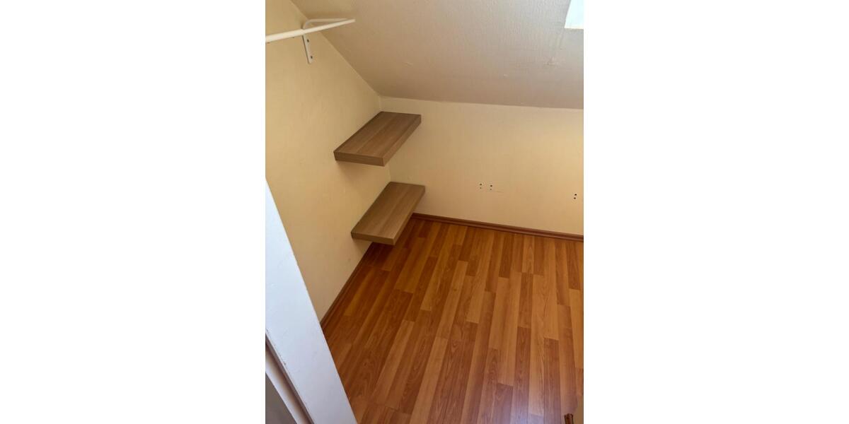 30 m² Dachgeschosswohnung in Essen-Überruhr – ab 01.03. 1 zimmer