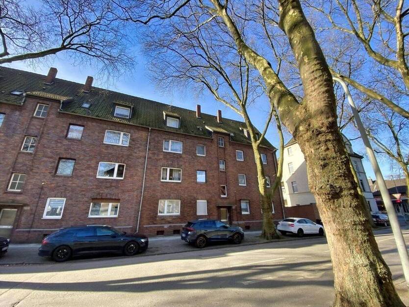 Gepflegtes Mehrfamilienhaus mit 7 Wohnungen und 2 Garagen