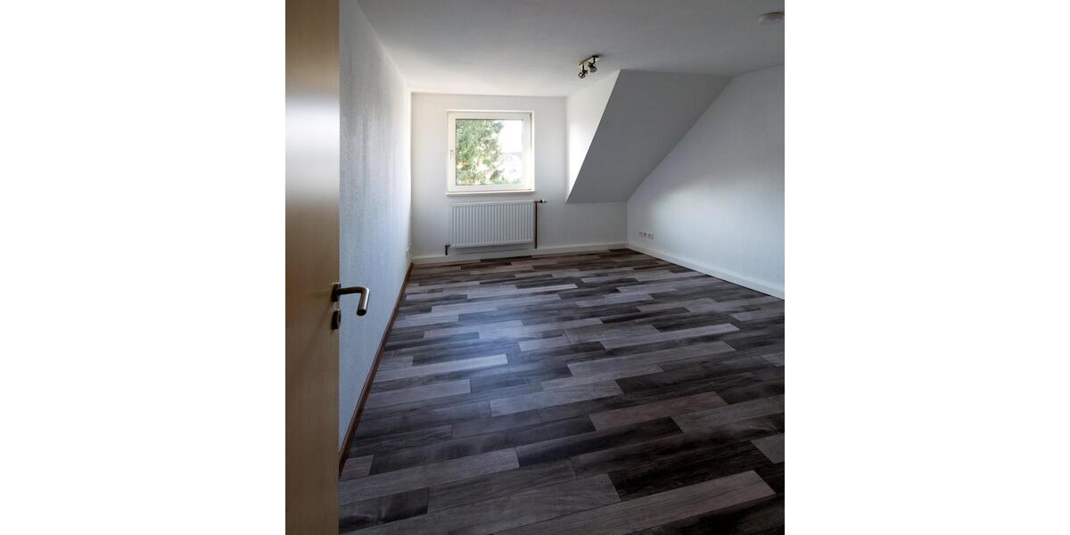 Hochwertig kernsanierte Dachgeschoss 2,5 Zimmer-Wohnung 61qm² 2 zimmer