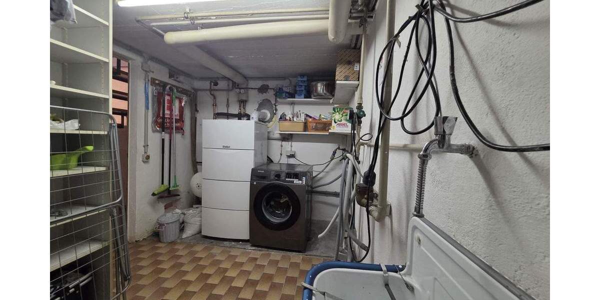 Lichtdurchflutete Eigentumswohnung mit Garten & vielseitigem Souterrain 5 zimmer