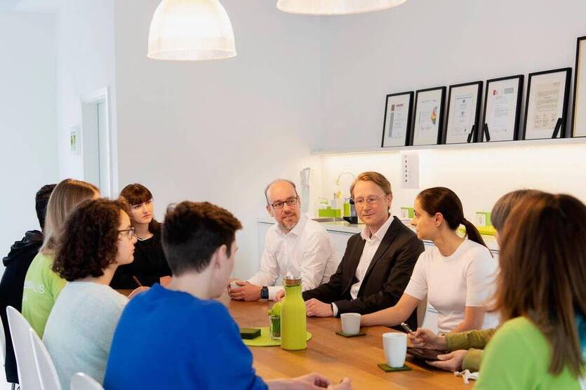 Arbeitsplätze in lichtdurchflutetem Coworking-Space - All-in-Miete