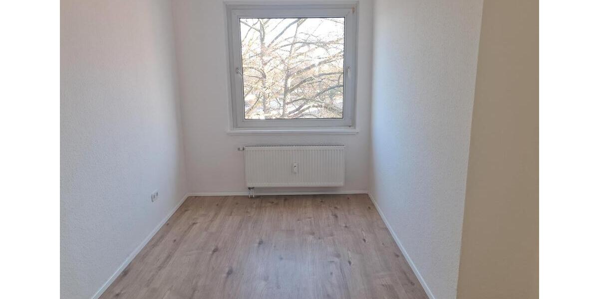 Renovierte 4-Zimmer-Wohnung mit Balkon zu vermieten! 4 zimmer