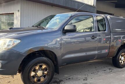 Toyota Hilux 312.000 km 7.800 &euro; Essen 45356