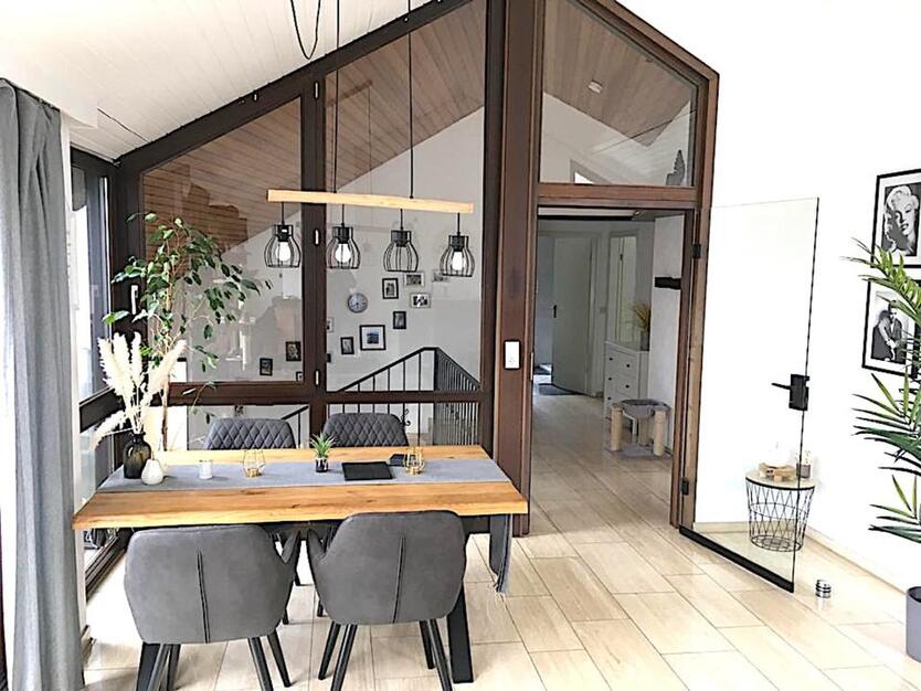 EXKL. Moderne, 4 Z., ETW, 150 qm Wfl., in RUHIHER LAGE (Erbpacht)