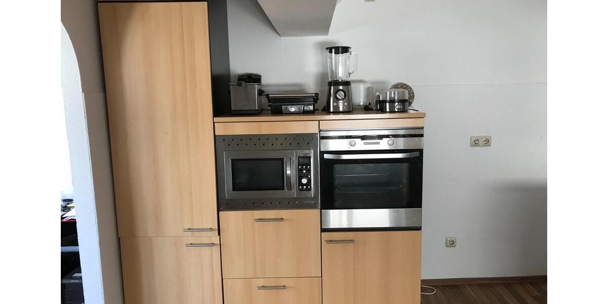 Schickes DG-Appartement mit TOP-Einbauküche und Badewanne 1 zimmer
