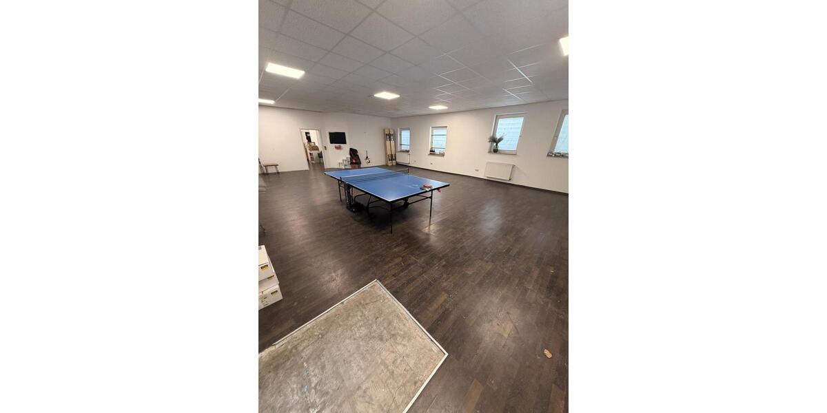 Lagerfläche mit Büroräumen – ca. 150–160 m² zimmer