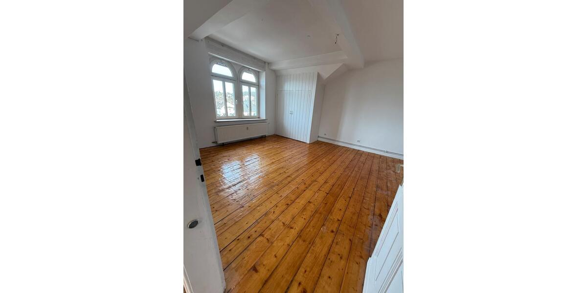 Dachgeschoßwohnung Hagen Hohenlimburg - 4 Zimmer, 122 m&sup2;, 1.250&euro; | Angebot:25285301