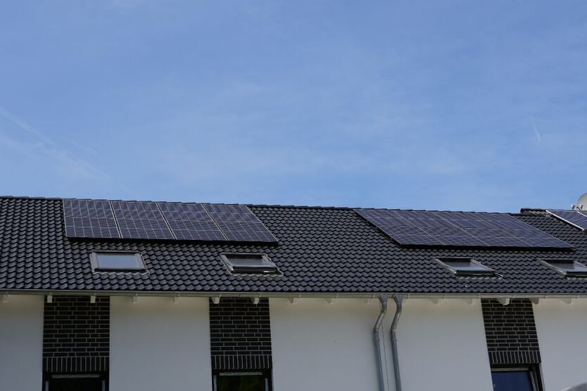 Provisionsfrei* Neubau Einfamilienhaus mit PV 10,4 KW integrierter Garage Energiebedarf 22,4 kWhm2a