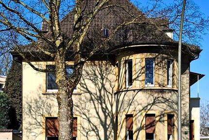 Zweifamilienhaus mit Garage, Garten, Nähe Fußgängerzone.