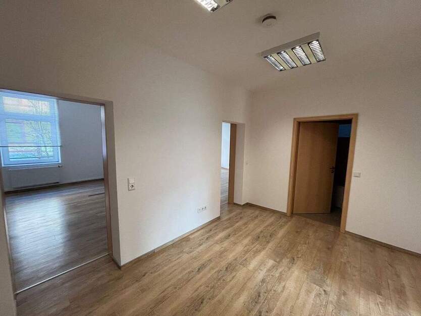 Attraktive GewerbeImmobilie zur Vermietung in Hagen - Moderne Bürofläche in Top-Lage mit Aufzug und Stellplatz!