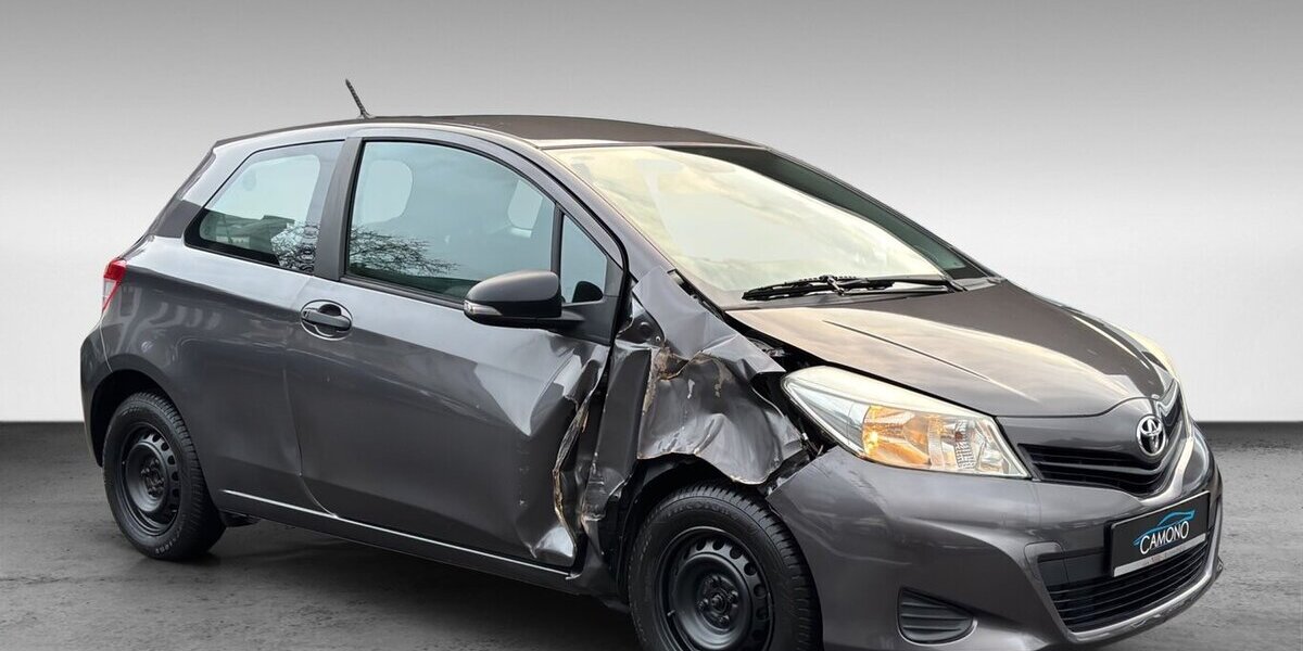 Toyota Yaris 1.0 Basic Radio 91.836 km 2.700 &euro; Wuppertal 42327