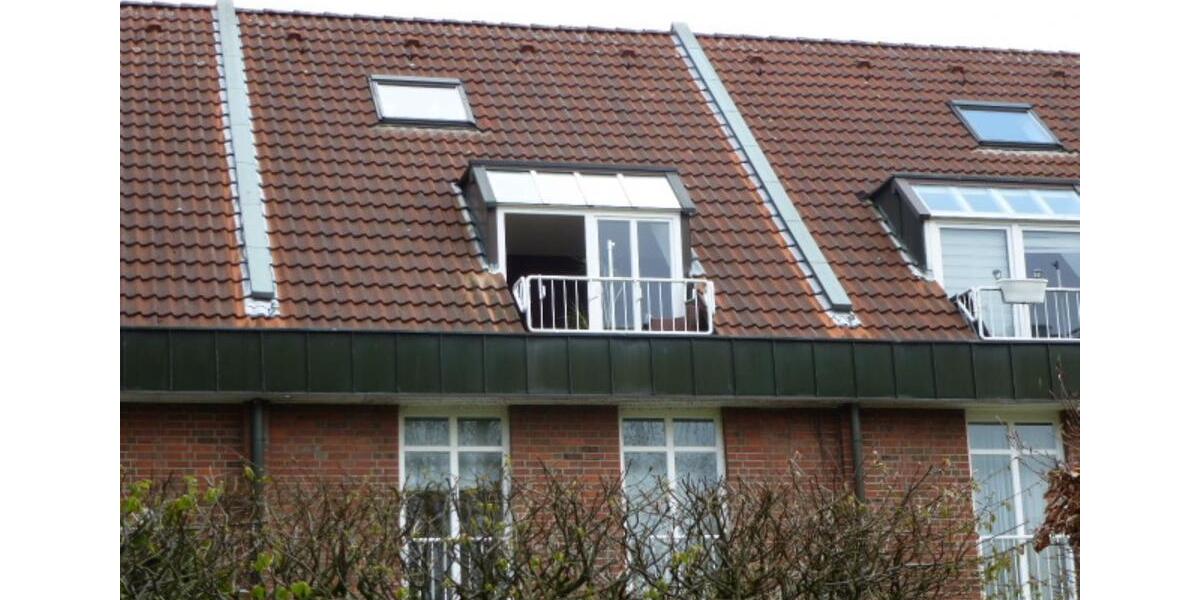 ***Singles aufgepasst*** wunderschöne Dachgeschosswohnung, 2 Balkone, Blick auf den Kanal 1.5 zimmer