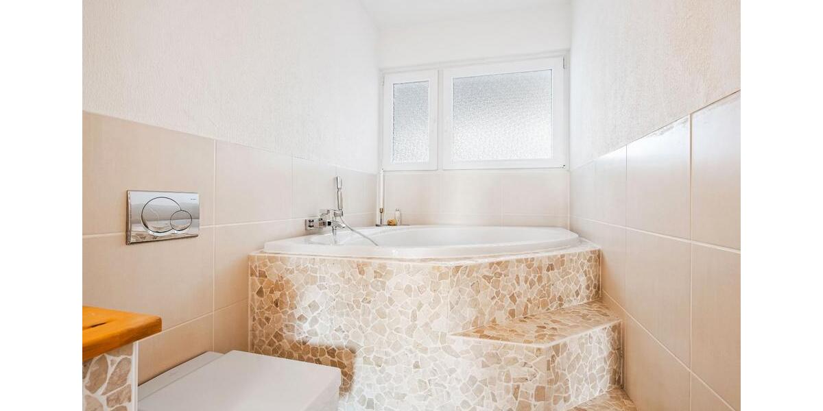 Etagenwohnung Bochum Querenburg - 2 Zimmer, 74 m&sup2;, 200.000&euro; | Angebot:27003173
