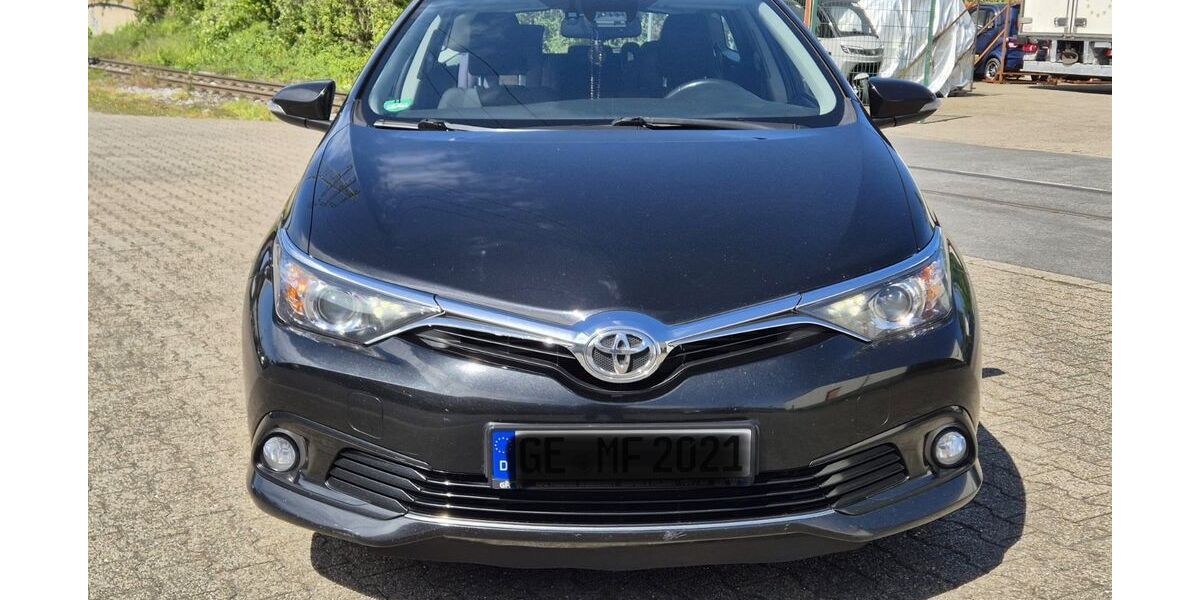 Toyota Auris 177.300 km 7.500 &euro; Gelsenkirchen 45881
