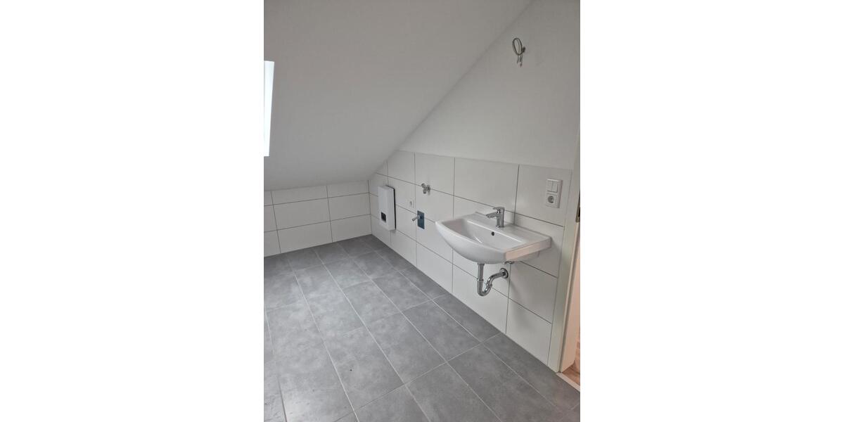 Dachgeschoßwohnung Wuppertal Arrenberg - 1 Zimmer, 43 m&sup2;, 389&euro; | Angebot:25755288