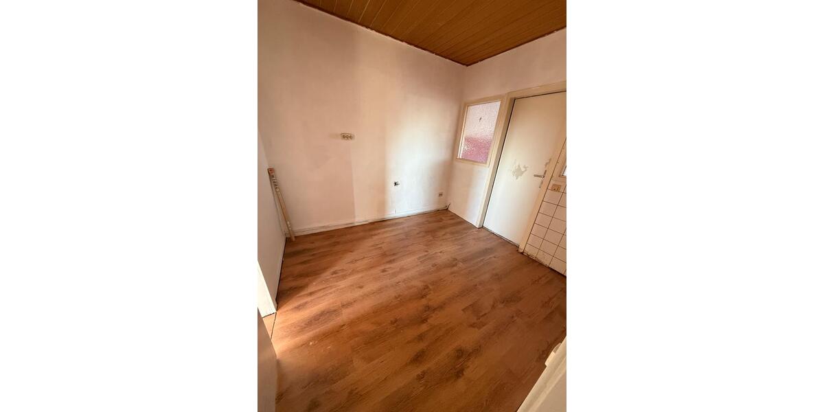 Dachgeschoßwohnung Gelsenkirchen Gelsenkirchen-Nord - 2 Zimmer, 77 m&sup2;, 450&euro; | Angebot:25796051