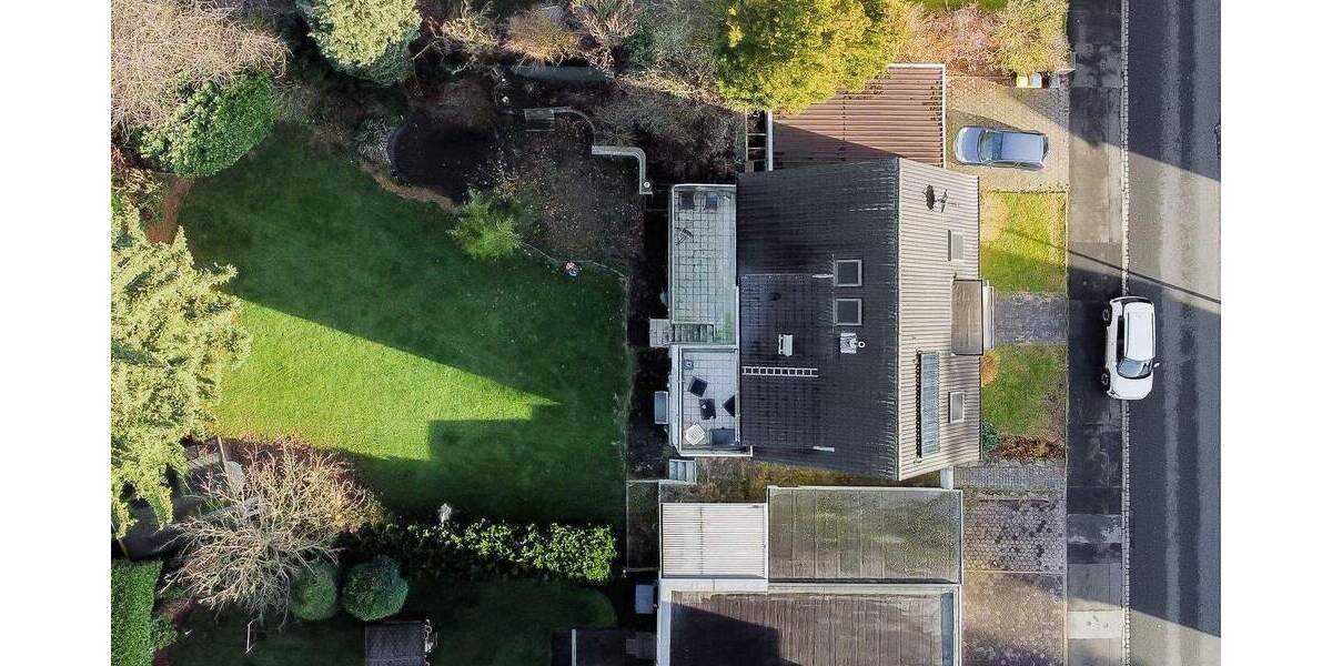 Ein- Zweifamilienhaus - Doppel- & Einzelgarage - Garten - FREIGEZOGEN 9 zimmer