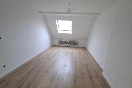 Gemütliche Dachgeschosswohnung in Sanierung – ideal für 2 Personen in ruhiger Lage von Gladbeck 2 zimmer