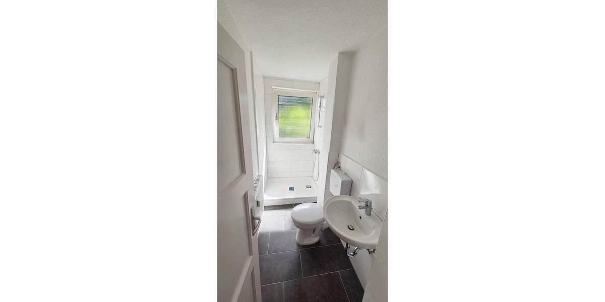 NEU*NEU*NEU!! Frisch RENOVIERTE 2-Zimmer-Wohnung mit neuem Tageslichtbad und Vinyldesign-Boden 2 zimmer