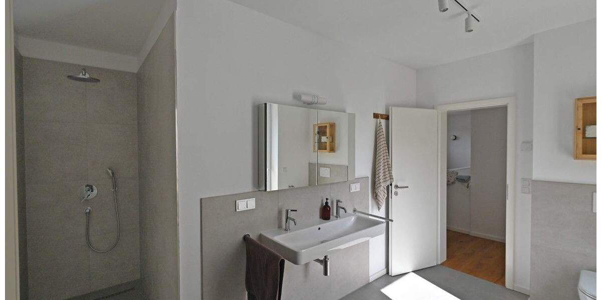 Einfamilienhaus Essen Bredeney - 1 Zimmer, 330 m&sup2;, 5.500&euro; | Angebot:25275680