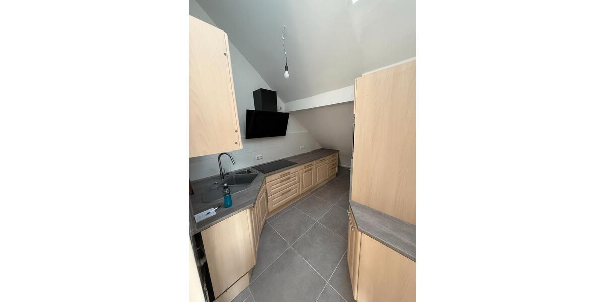 Erstbezug: 3-Zi-DG-Whg | ca. 80 qm | möbliert 3 zimmer