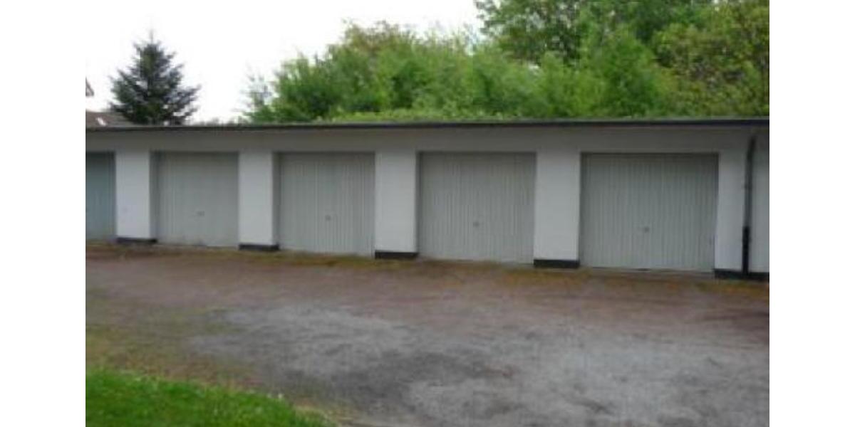 Mehrfamilienhaus mit 4 Garagen in guter Lage zimmer