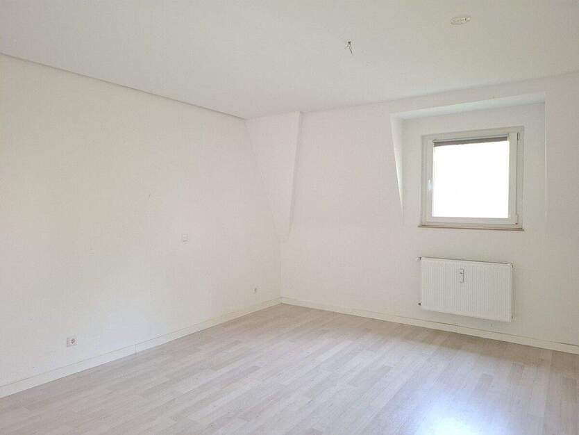 Gelsenkirchen-Erle! Modernisierte Altbau-Dachgeschosswohnung mit Süd-Westbalkon. 2 zimmer